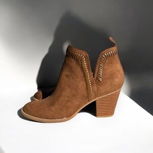 🌻NEW DV8 Dolce Vita Jace Brown Faux Suede Heeled Bootie Ankle Boot Size 8